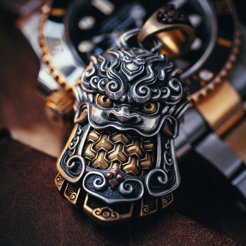 Collana Encarn in Argento con Nodo Celtico - Eleganza e Significato