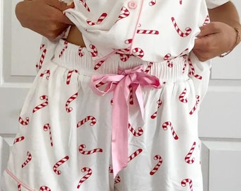Shorts de pijama navideños con estampado de bastones de caramelo