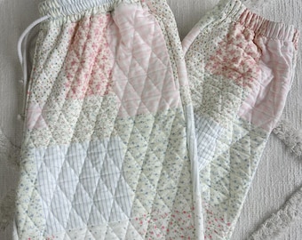 Pantalones deportivos acolchados en tonos pastel