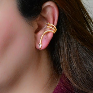 Orecchino a perno da scalatore serpente delicato, orecchino minimalista serpente CZ, perno d'oro, elegante orecchino per polsini dell'orecchio, orecchino di nozze, regalo per lei