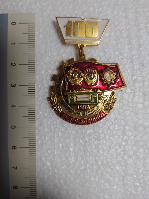 Rare Soviet Pin 1982 100 CCCP USSR Centennial - image 2