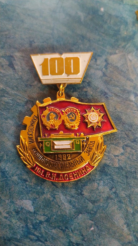 Rare Soviet Pin 1982 100 CCCP USSR Centennial - image 1