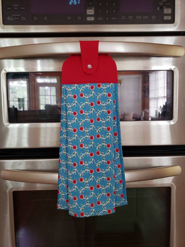 Free Image of Dish Towel Hanging on Door of Modern Oven