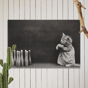 Vintage Kätzchen Postkarte Retro Katze im Kleid Kunstdruck - Antik Stil