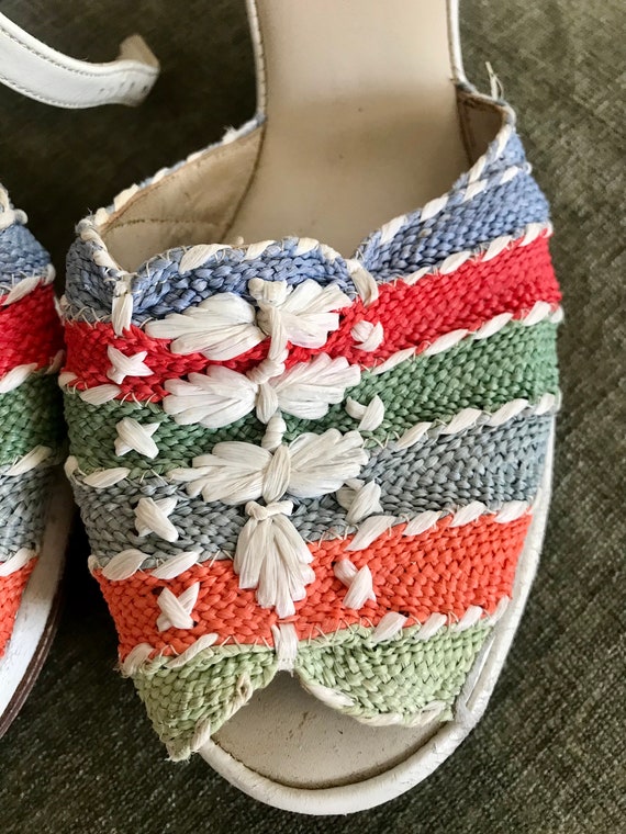 CUTE Mid Century Raffia Straw Multi Colored Wedge… - image 2