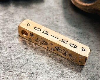 Weltraum-Hundemarke, süßes Hundenamensschild, 4-seitiges Hunde-ID-Tag, Hundemarke für Hunde personalisiert, handgestempelte Hundemarke mit Telefonnummer, individuelle Hundemarke