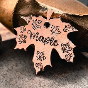 Ahornblatt-Hundemarke mit 2 Telefonnummern personalisiert, gravierte individuelle Haustier-ID-Marke für Hunde handgestempelte Herbst-Hundemarke