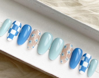 Reusable Pastel Blue Checkered Blue Daisy Flower Press On Nails