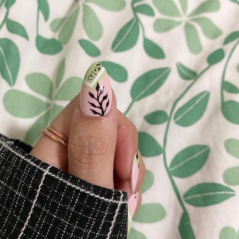 Reusable Pastel Floral Leaf Press On Nails image 2