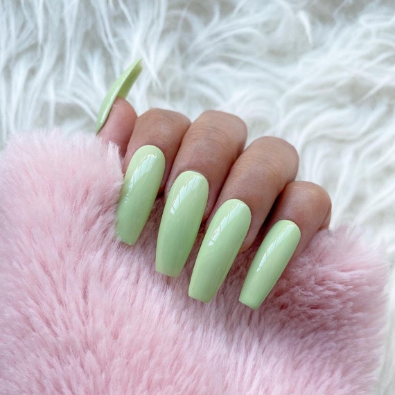 Pastel green nails deals