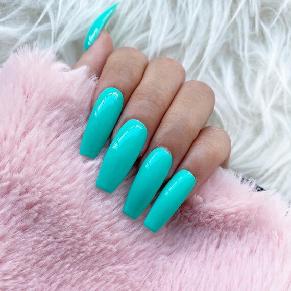 21 Teal Nail Designs We Can't Wait to Try | Teal nails, Teal nail designs,  Turquoise nails