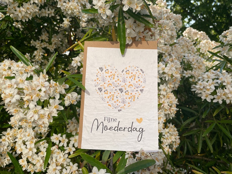 Carte à planter Bonne fête Maman Coeur Jaune. Carte ensemencée Fête des mères. Carte Anglais, Espagnol, Néérlandais, Allemand, Portugais. Néerlandais