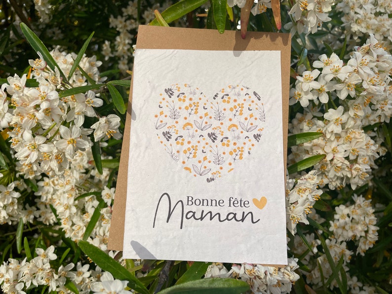 Carte à planter Bonne fête Maman Coeur Jaune. Carte ensemencée Fête des mères. Carte Anglais, Espagnol, Néérlandais, Allemand, Portugais. Français