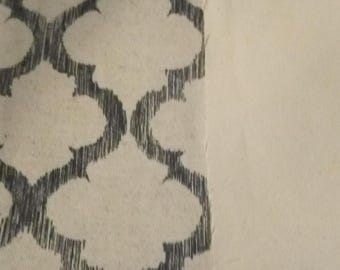 Cindy tiene una persiana romana