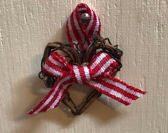 Farmhouse Miniature Valentine’s Heart Wreath