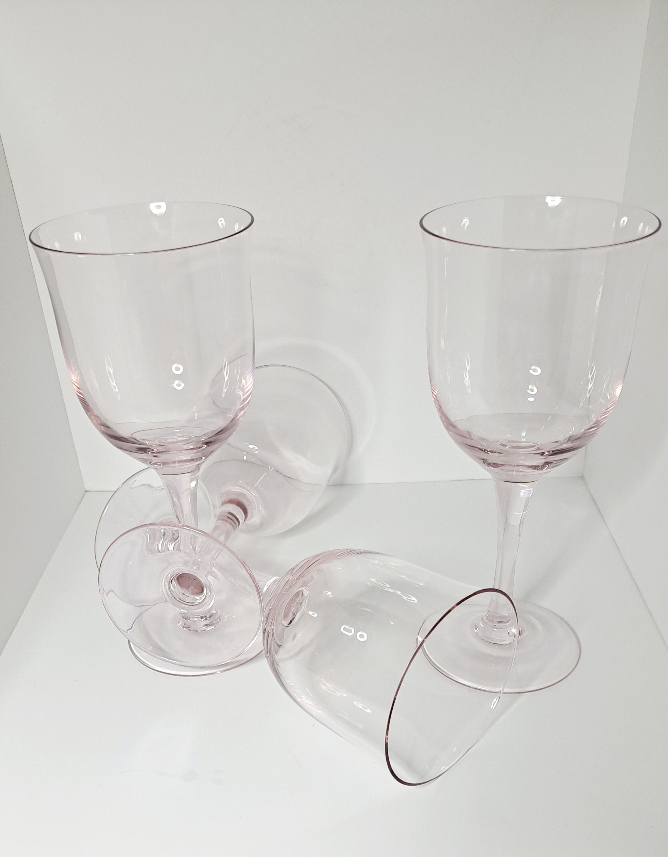 Tebery 4 Pack Pink Glass Wine Goblet Vintage, 10oz Colored Beverage Stemmed  Glass Cups, Embossed Des…See more Tebery 4 Pack Pink Glass Wine Goblet