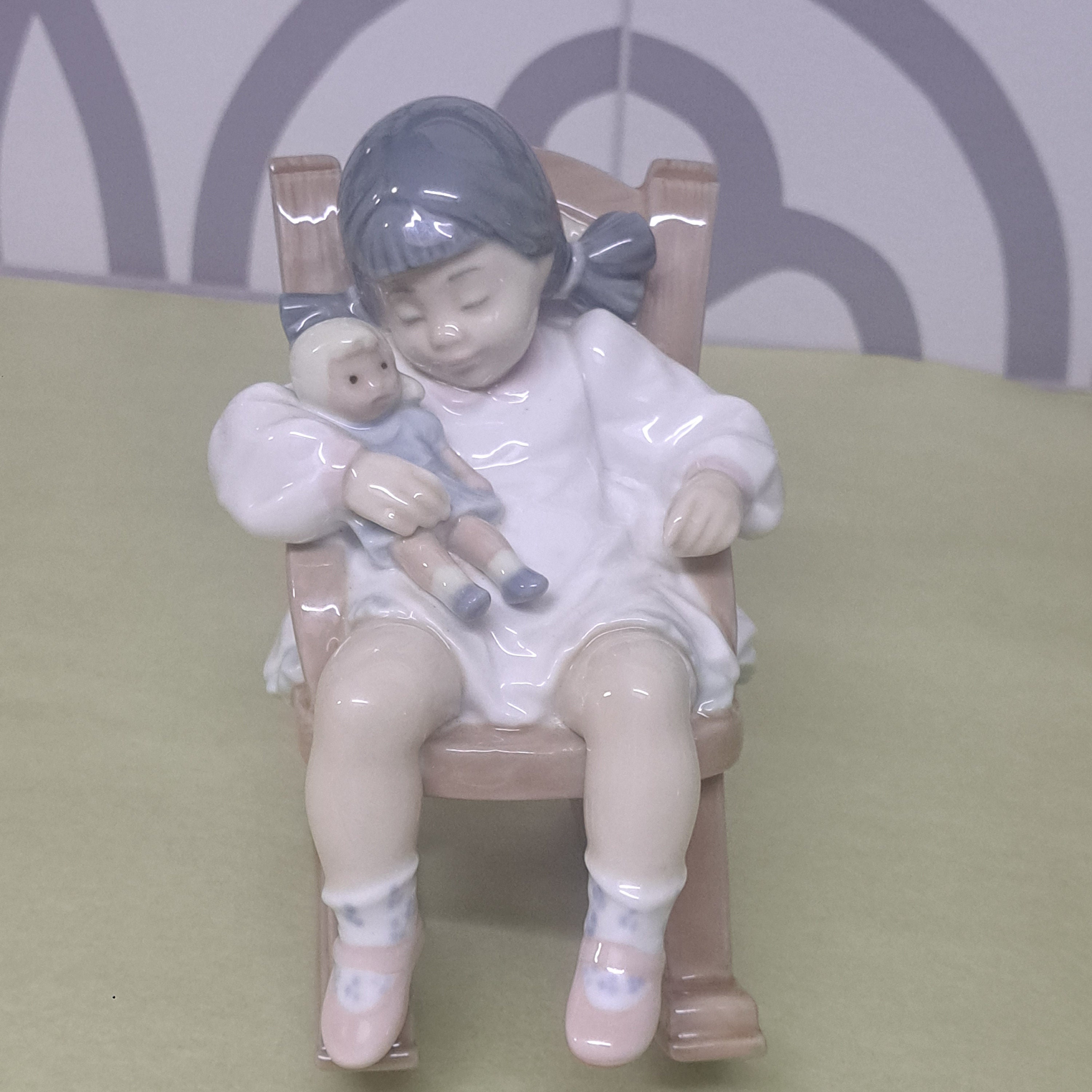 cute❤️リヤドロおひるね　5448 Girl In Rocking Chair LLADRO Porcelain Figurine , Little Girl Sleeping in a Rocking