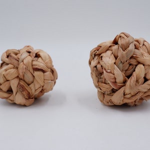 3 inches (7.5 cm) and 4 inches (10 cm) Water hyacinth ball, Small Animal Pet Toy, Water hyacinth Ball for Rabbit, chew toys for rat