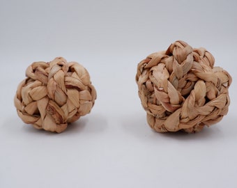 Water hyacinth balls for rabbits cheap