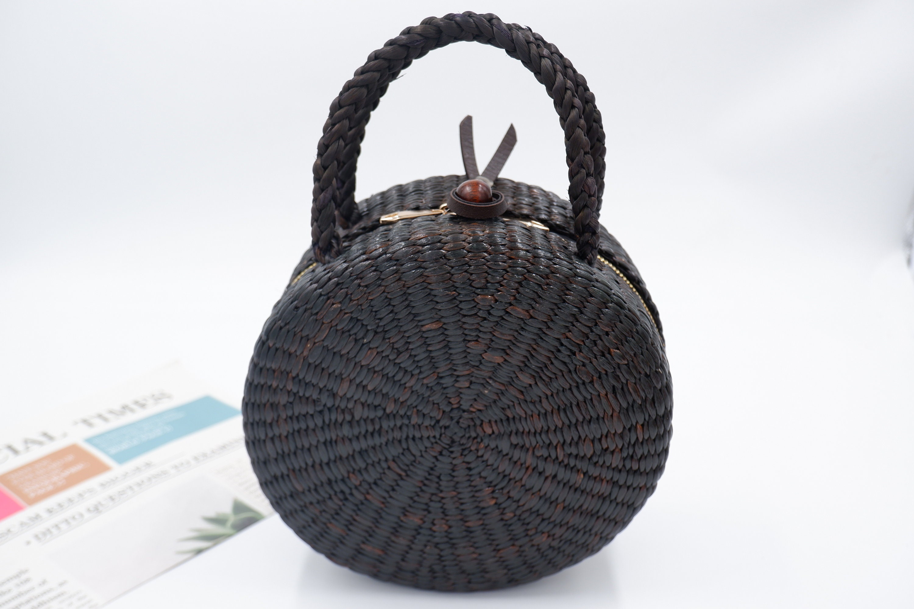Fashionistas Round Sling Bags  Seagrass Round Sling Bag for