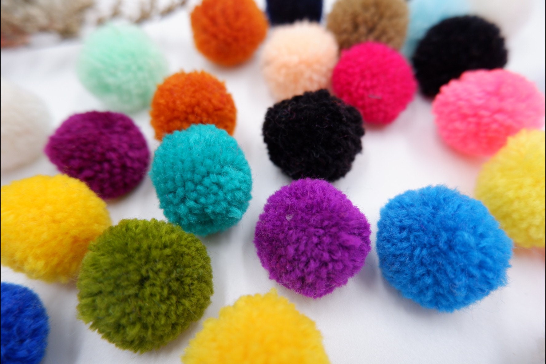 Fluffy Yarn Pom Poms Pick Your Own Colors 1cm 4cm , 80 Assorted