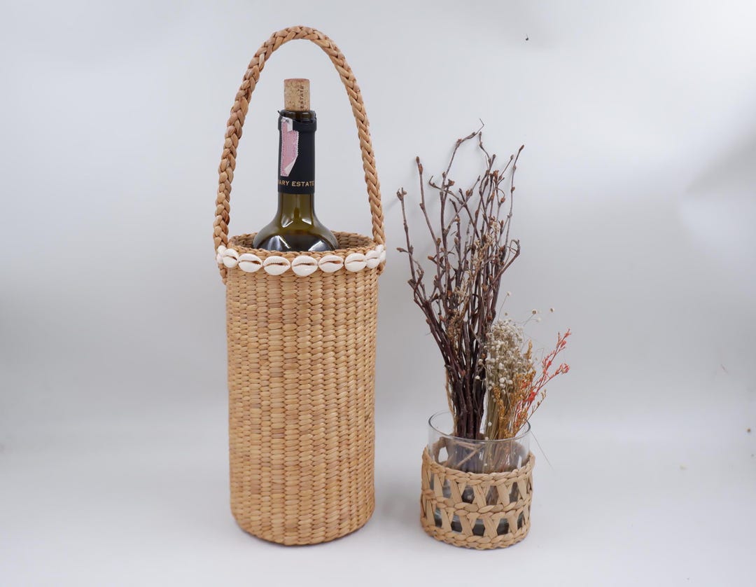 Woven Water Hyacinth Wine Bottle Holder With Shell Handle