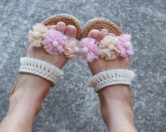 sandalia de novia, sandalias de boda en la playa, Sandalia con flores, sandalias de boda blancas. Sandalia de novia, zapatos de encaje de flores blancas