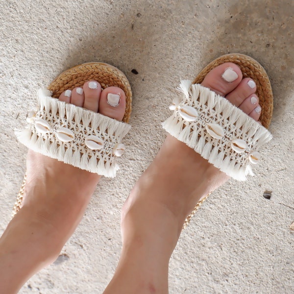 Beach Sandals, Bohemian Slippers, Bohemian Slippers, hotel slippers, Pom pom sandals, Straw Sandals, Greek Bridal, Bohemian, Raffia Shoes