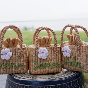 cadeau de demoiselle d'honneur, cadeau pour fille, sac monogrammé pour enfant, cadeau d'anniversaire, sac pour fille, mini sac à main pour fille, sac en paille personnalisé, sac à main pour fille