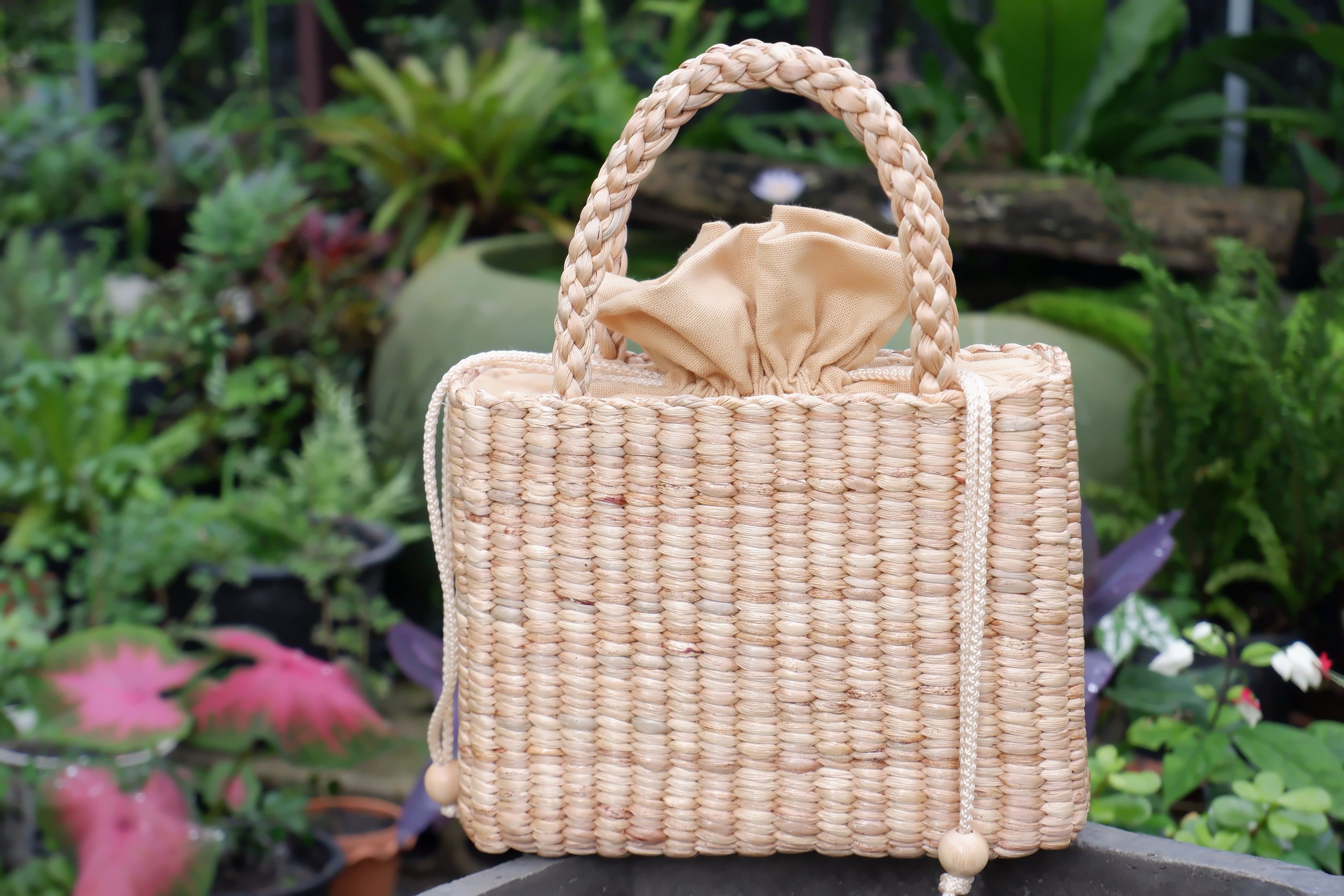 Handwoven Water Hyacinth Hand Bag With Flower | MugaSilk