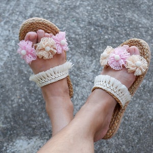 bridal sandal, beach wedding sandals, Sandal with flowers, white wedding sandals. Wedding Sandal, white flower lace shoes zdjęcie 6