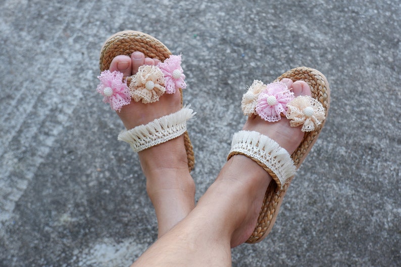 bridal sandal, beach wedding sandals, Sandal with flowers, white wedding sandals. Wedding Sandal, white flower lace shoes zdjęcie 6