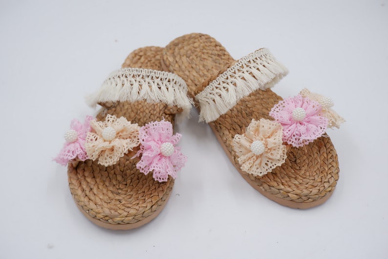 bridal sandal, beach wedding sandals, Sandal with flowers, white wedding sandals. Wedding Sandal, white flower lace shoes zdjęcie 3
