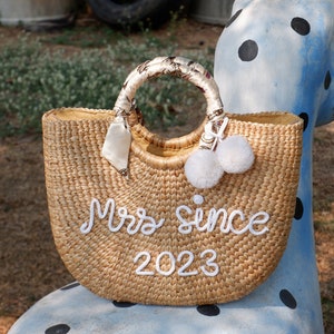 mrs bag, Personalized bride bag, Engagement gift, Bride Tote Bags, wedding gift, Bridal shower gift, Gift for bride