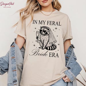 Retro Bride Era T-Shirt - Funny Raccoon and Cat Graphic, M93