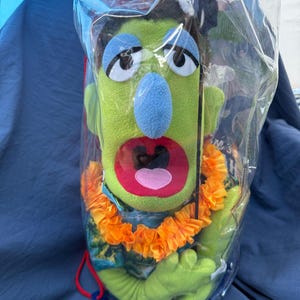 FAO Schwarz Muppet Whatnot Workshop-pop, nieuw met label, verzegeld - Groene Hawaïaanse en smoking-set