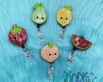 Carrete retráctil para credencial de enfermera con bordado de fruta