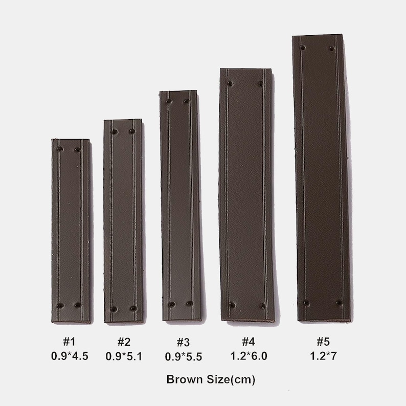 Peut inclure: Cinq lani&egrave;res rectangulaires en cuir marron avec des trous pr&eacute;-perc&eacute;s &agrave; chaque extr&eacute;mit&eacute;. Les &eacute;tiquettes #1 &agrave; #5 indiquent les tailles en cm : 0,9*4,5, 0,9*5,1, 0,9*5,5, 1,2*6,0 et 1,2*7. Le texte indique Brown Size(cm). Chaque lani&egrave;re a deux lignes.