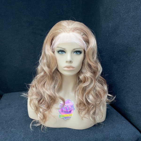 Captivating Strawberry Blonde Wig Photo Concept