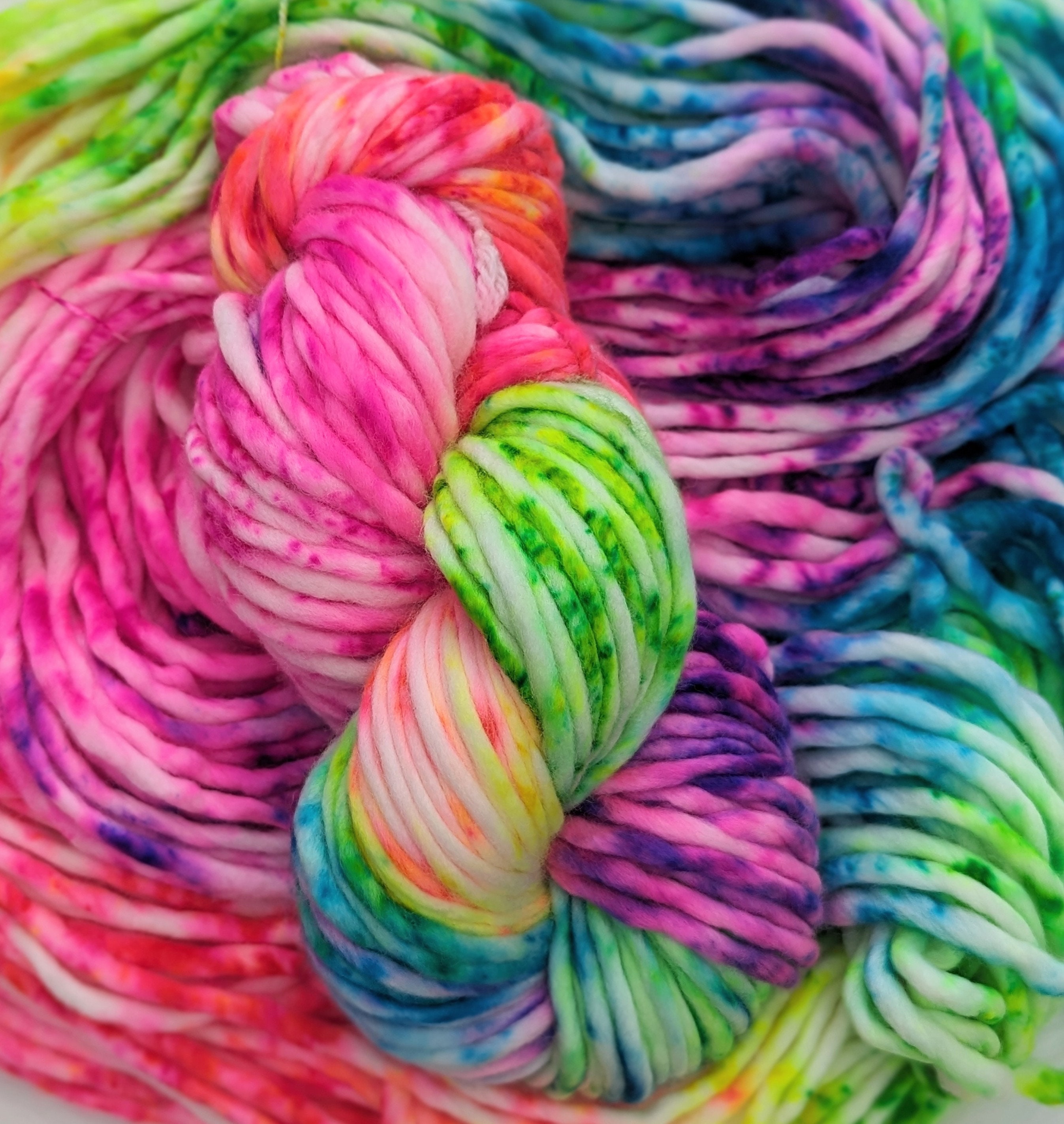 Worsted Weight Yarn, Hand Dyed, Speckled, Superwash Merino, Neon Rainbow  Speckled Yarn, Hand Dyed Yarn 100 G/218 Yds, Worsted Yarn Voila 