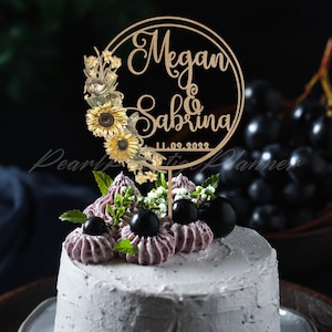 Sunflower Wedding Cake Topper, Garden Wedding Cake Decor, Themed Wedding Sign with Couple Name, Gift For Couple