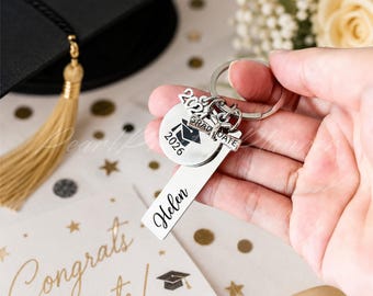 Benutzerdefinierte Abschlussgeschenk, graduierten Geschenk für sie ihn, Klasse von 2026 Schlüsselbund, personalisierte Name Schlüsselbund, Abschluss Andenken