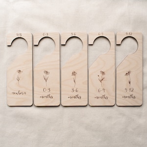 Dandelion Nursery Clothes Dividers, Wood Clothes dividers, Nursery Closet organiser, Nursery theme, baby shower gift, closet organizing