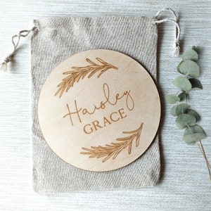 Signe d’annonce de nom de bébé avec verdure, faire-part de grossesse ou de naissance, accessoire de séance photo de maternité ou de nouveau-né