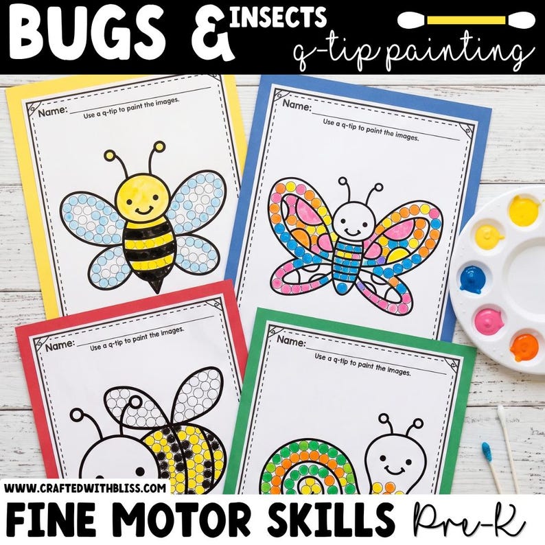 Op de afbeelding: Vier werkbladen getiteld BUGS & INSECTS q-tip painting met illustraties van een bij, vlinder en slak. Elk blad heeft een stippellijn om in te kleuren. Een witte verfpalet met zes kleuren en twee wattenstaafjes zijn inbegrepen.