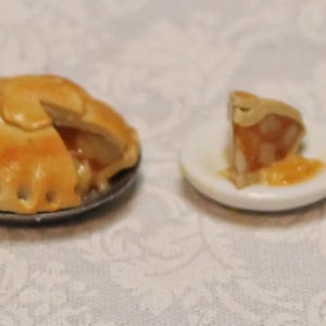 Apple Pie with slice; one inch scale; 1:12 scale; dollhouse miniatures apple pie; mini pie; dollhouse homeade pie; apple pie w/ pastry apple
