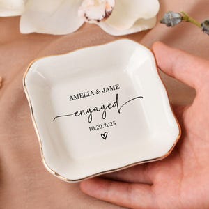 Personlig förlovningsringsfat, bröllopspresenter till par, smyckesfat för förlovning till henne, sentimental present till brud, jubileumspresent