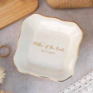Plato para anillos personalizado, plato para baratijas para la madre de la novia/el novio, bandeja para baratijas de boda, regalo para despedida de soltera, regalo para mamá, regalo de hija