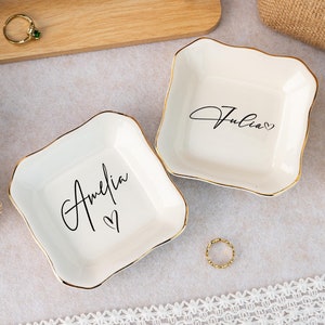 Plato para anillos personalizado con su nombre, plato para joyas con adornos dorados, regalo para damas de honor, plato para baratijas, regalos para el día de la madre para mamá, regalos para mujeres