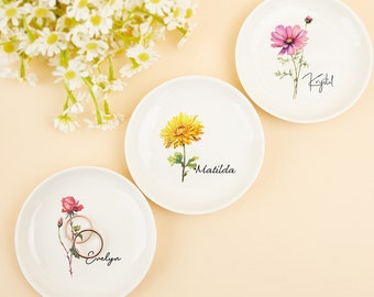 Personalized Birth Flower Ring Dish,Perfect Bridesmaid or Best Friend Gift,Minimalist Custom Name Gift for Her,Birth Month Flower